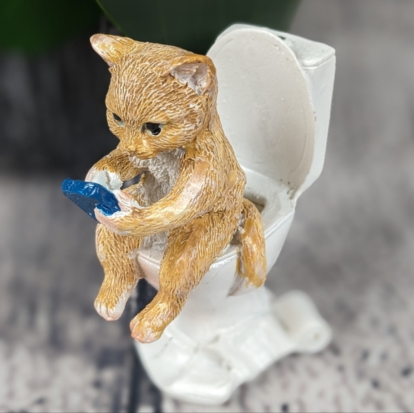 Orange ginger cat using phone while sitting on a toilet, feline statue figurine - Picture 8 of 9
